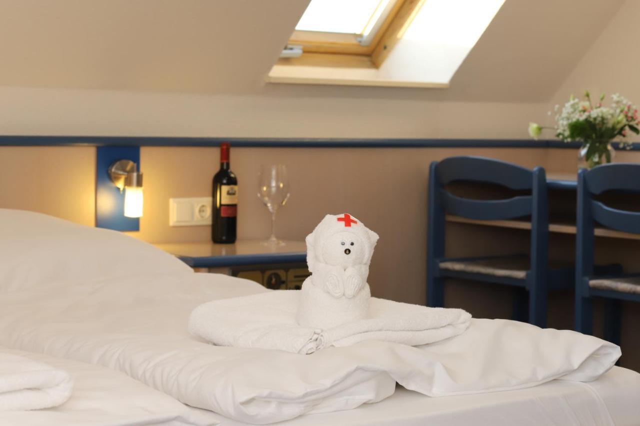 Smart Hostel By Landgasthof Velber 24H7D Seelze Exterior foto