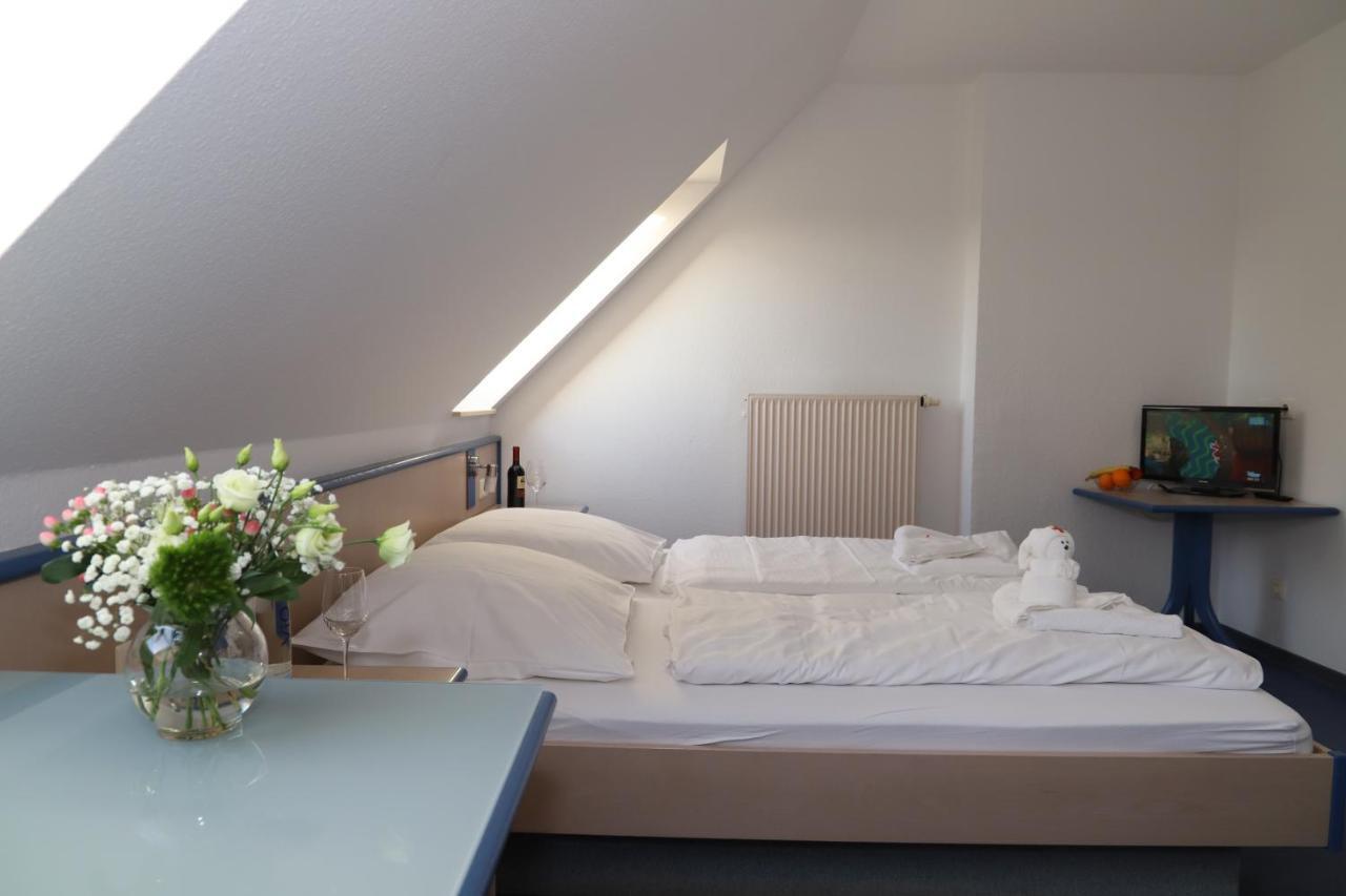 Smart Hostel By Landgasthof Velber 24H7D Seelze Exterior foto