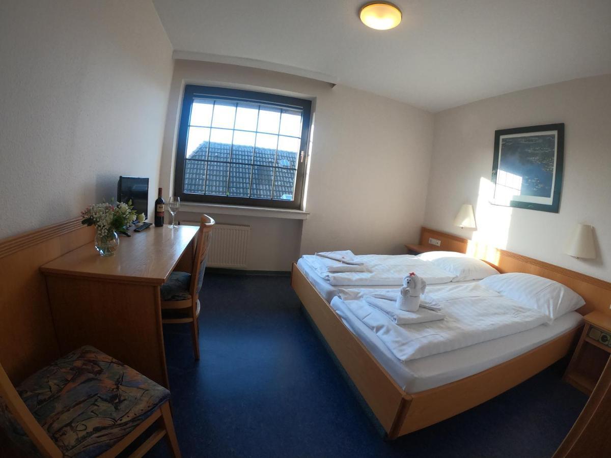 Smart Hostel By Landgasthof Velber 24H7D Seelze Exterior foto